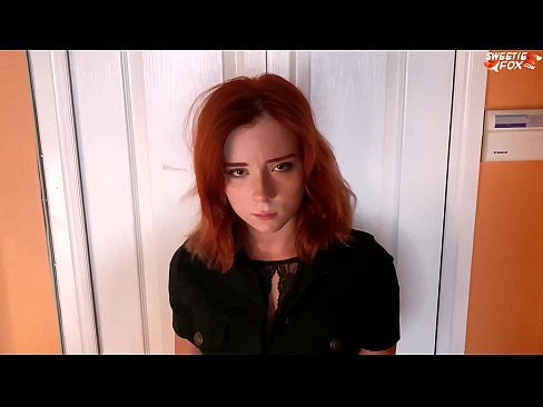 ❤️ Un agent de sécurité punit une jolie femme pour un vol à l'étalage - Cum In Mouth ❤️ Fuck vidéo at us ❌❤