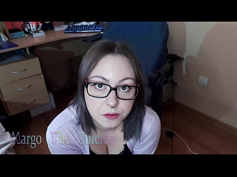 ❤️ Une fille sexy avec des lunettes suce profondément un gode devant la caméra ❤️ Fuck vidéo at us ❌❤